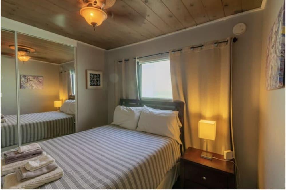 5081 W Point Loma BLVD Pet Policy