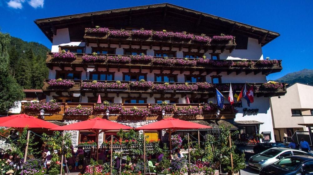Pet Friendly Basur - das Schihotel am Arlberg
