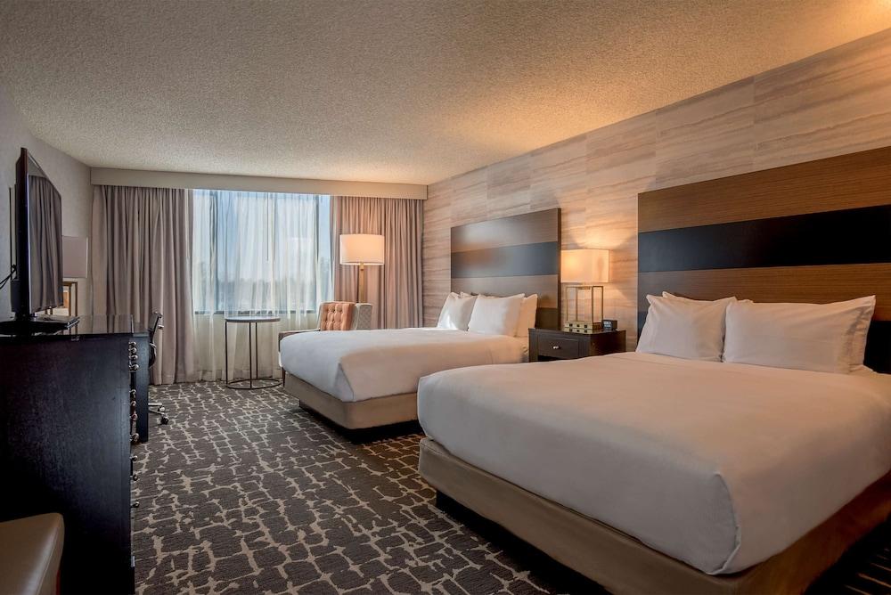 Pet Friendly DoubleTree by Hilton Denver - Aurora