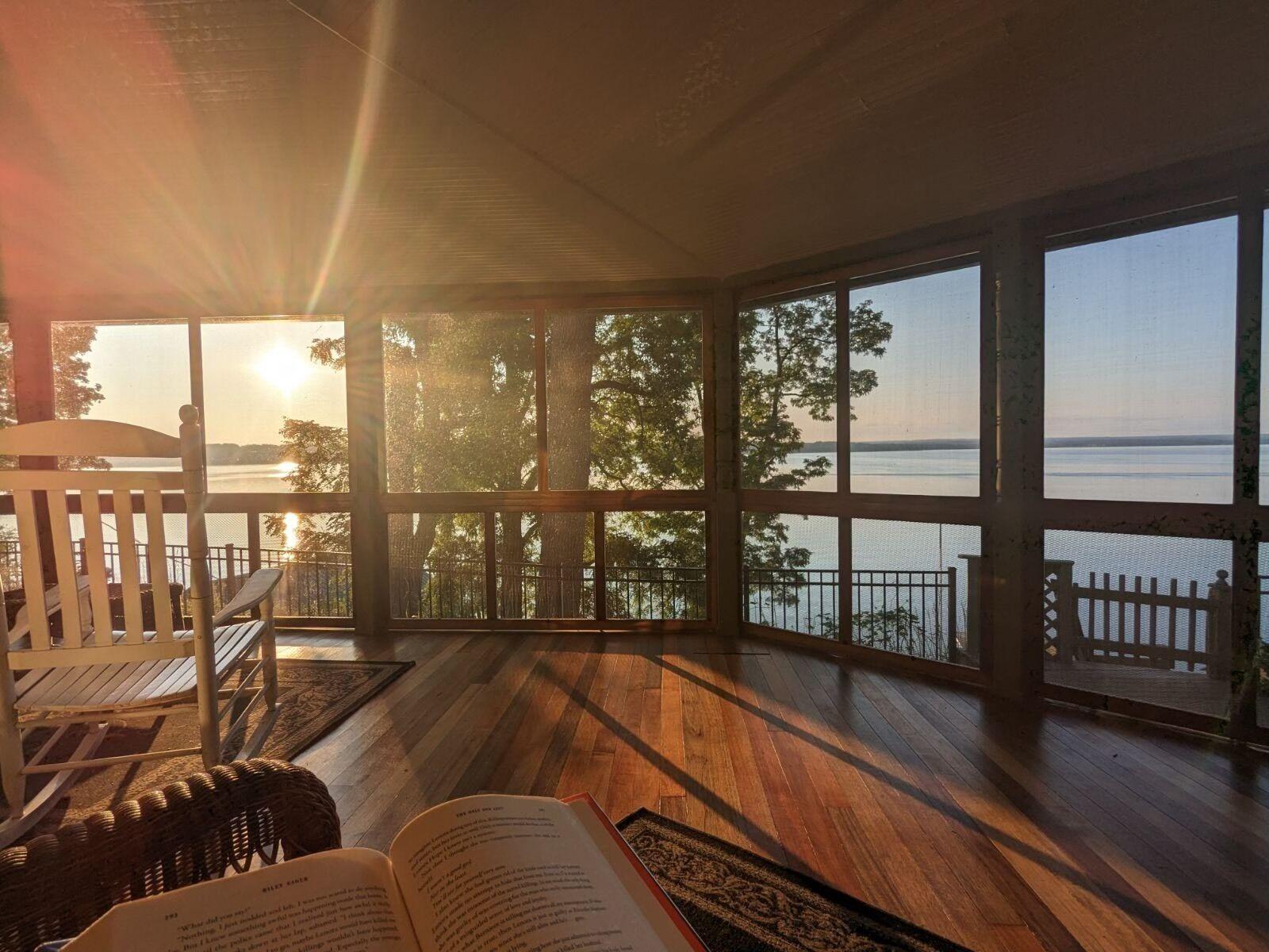 Pet Friendly Elegant Lake House with Breathtaking View
