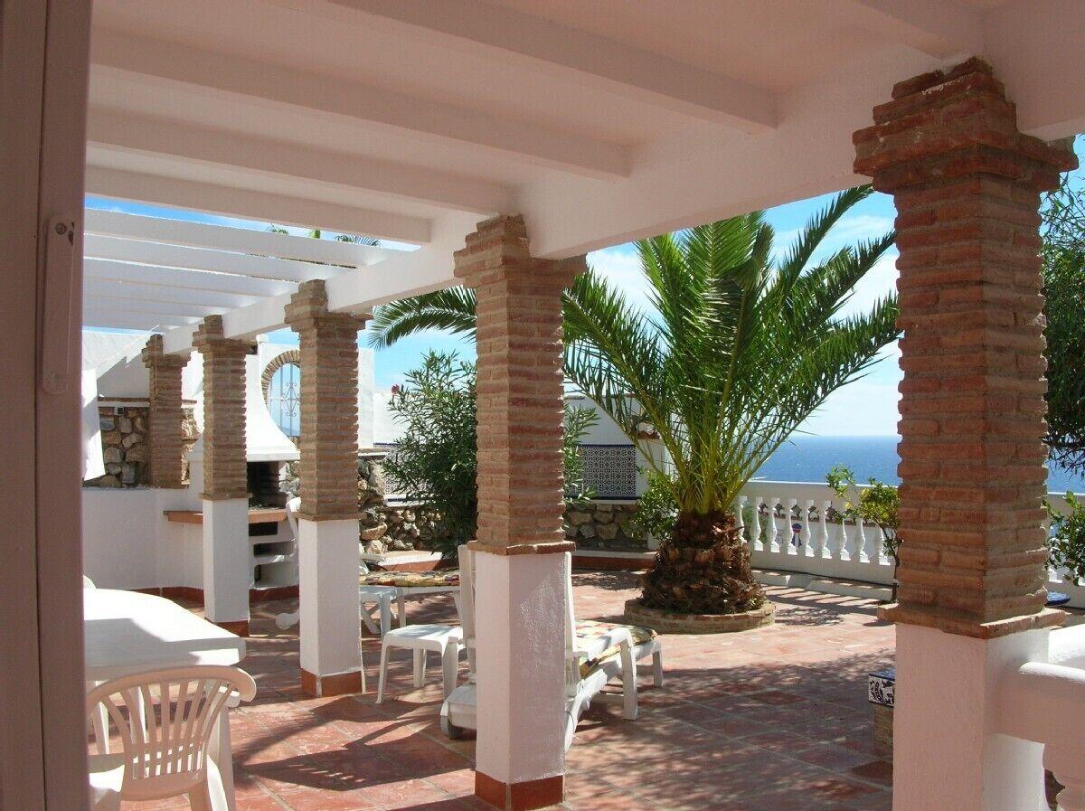 Pet Friendly Beautiful Villa with Views of Sea & Mountains