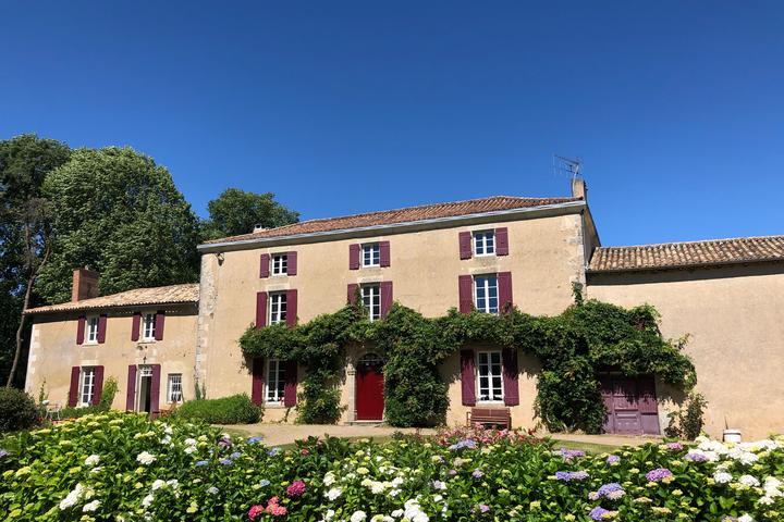Pet Friendly Luxurious French Manor with Pool