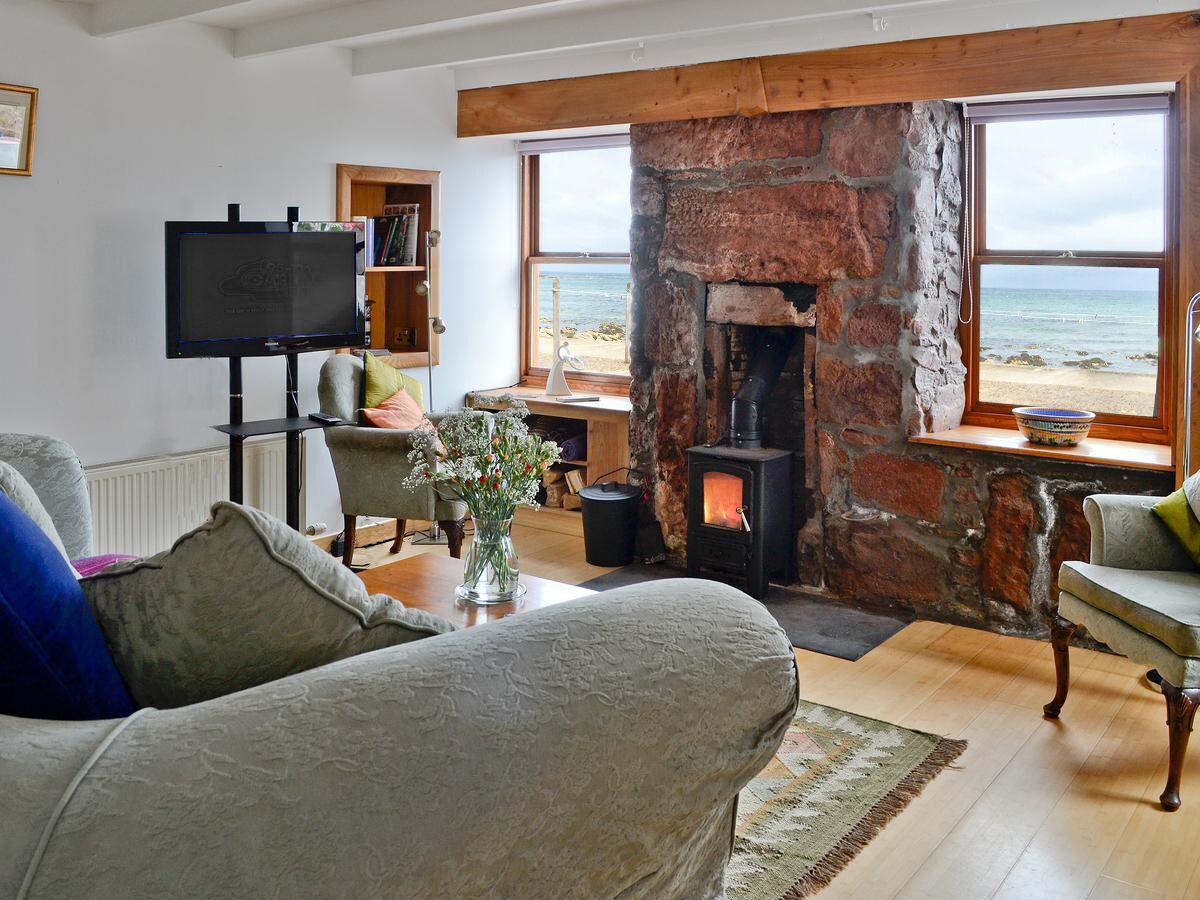 Pet Friendly Lovely House With Woodburner & Sea Views