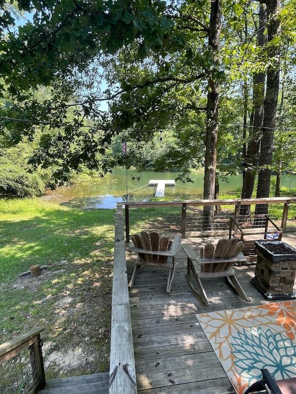 Pet Friendly Lake Cottage & Fish Camp with Hot Tub