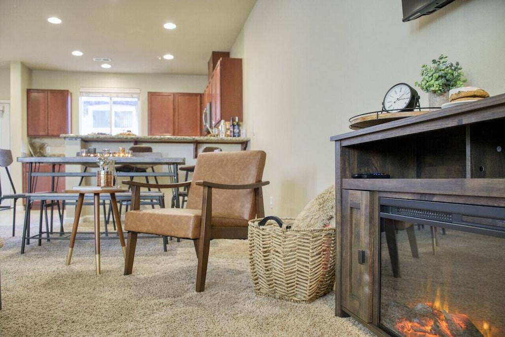 Pet Friendly High-End Midtown Home with Fireplace