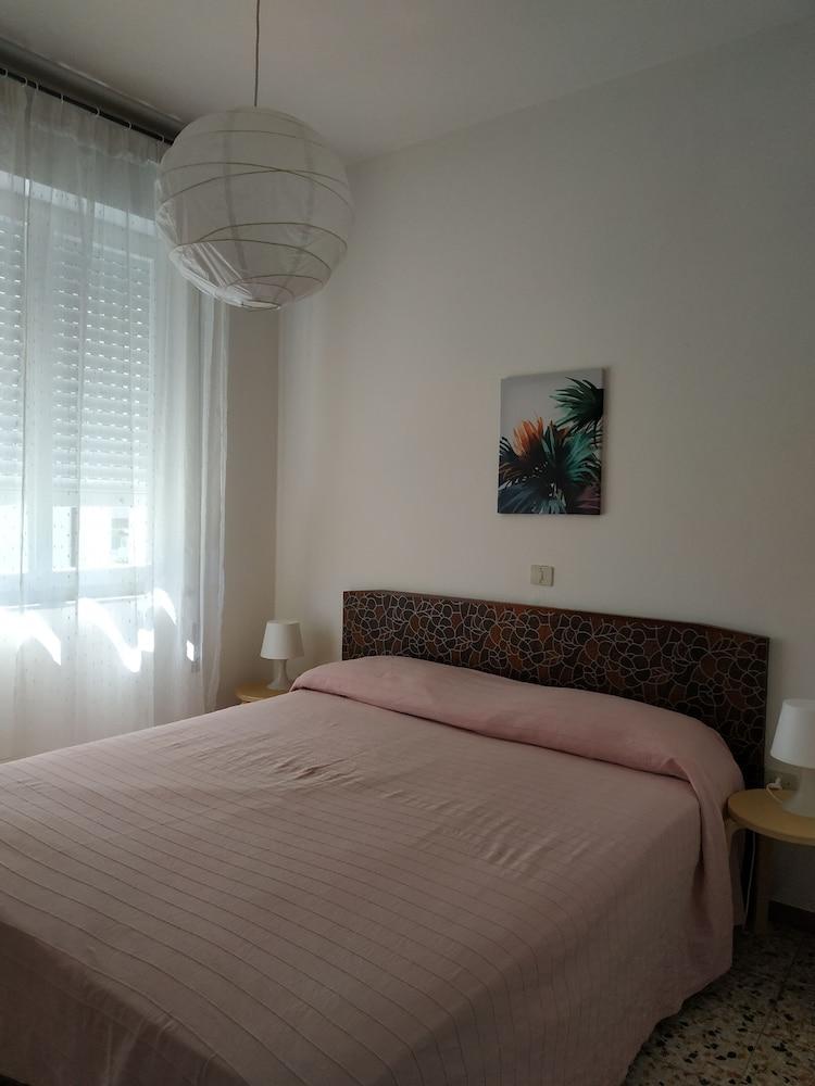 Pet Friendly Apartment 2 Near the Sea with Parking Space