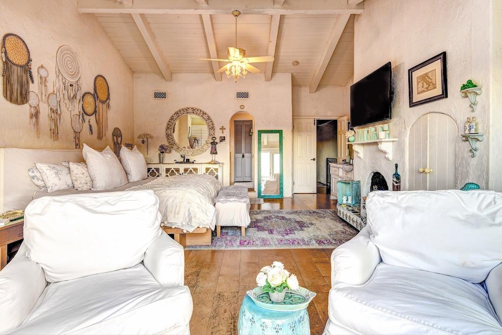 Malibu Retreat Main Estate Pet Policy