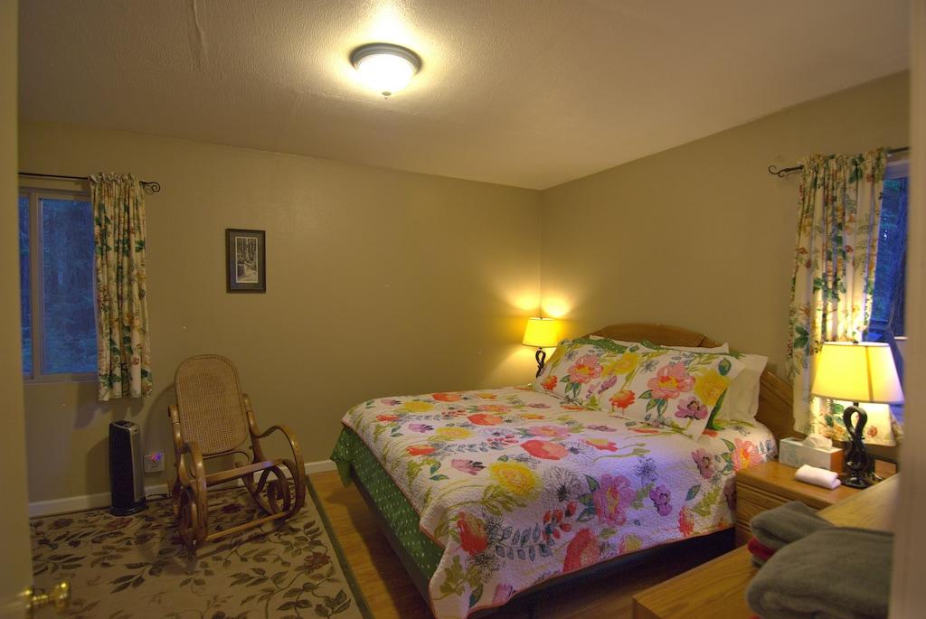 Yosemite Forest Lodge Little Pine Pet Policy