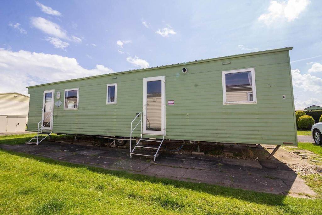 3BR Tiny House Near Skegness Beach Pet Policy
