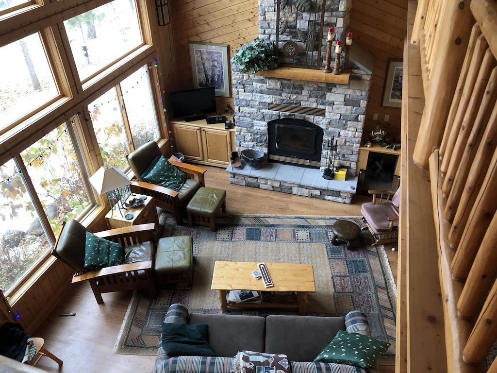 Pet Friendly 4BR Lakeside Home With Outdoor Fireplace