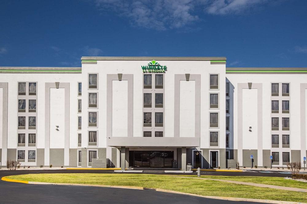 Pet Friendly Wingate by Wyndham Louisville Fair and Expo