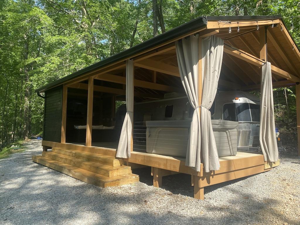 Romantic Airstream Glamping in Hocking Hills Pet Policy
