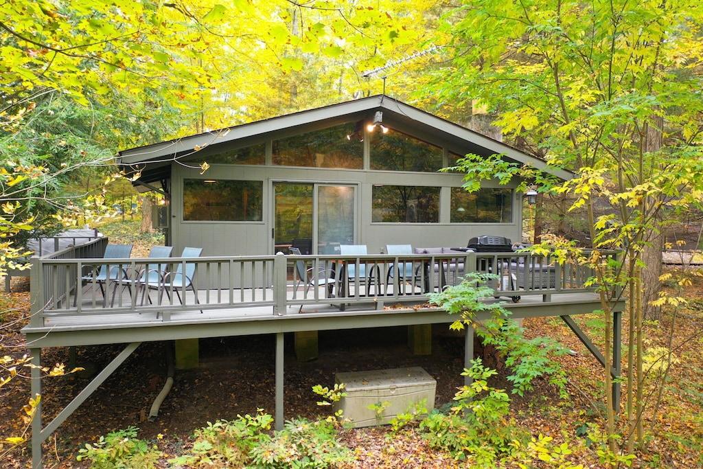 Cozy Hocking Hills Cabin in the Woods Pet Policy