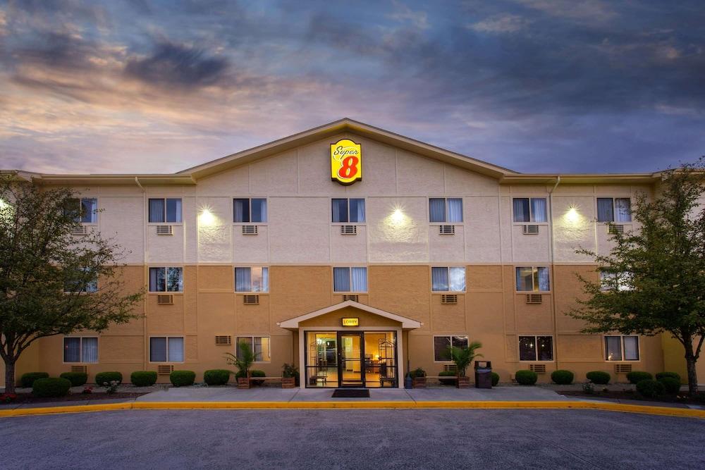 Pet Friendly Super 8 by Wyndham Cromwell Middletown
