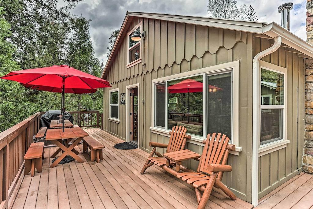 Rustic Oakhurst Retreat Pet Policy