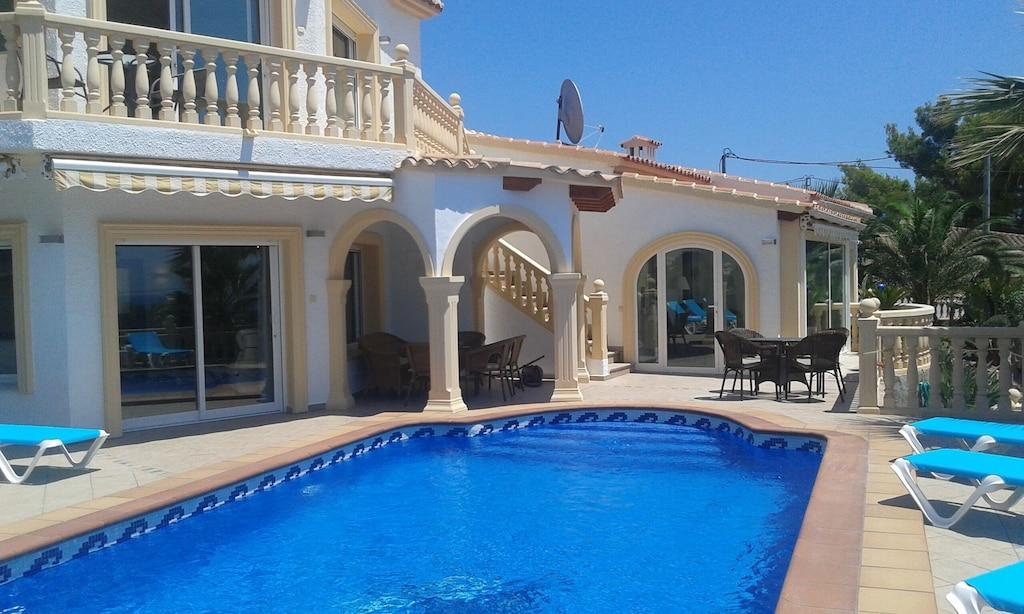 Pet Friendly Luxury Air Conditioned Villa with Pool