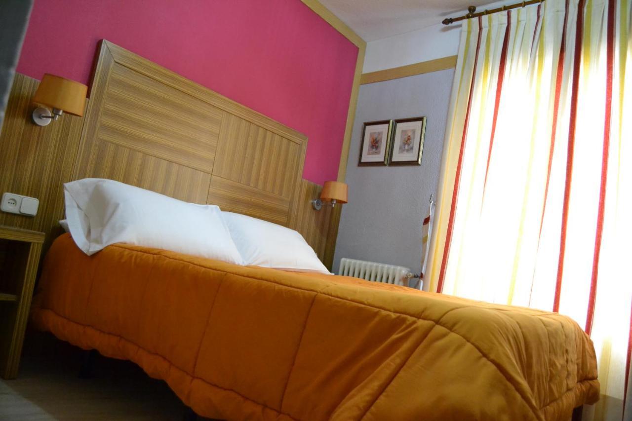 Pet Friendly Hostal Don Juan I