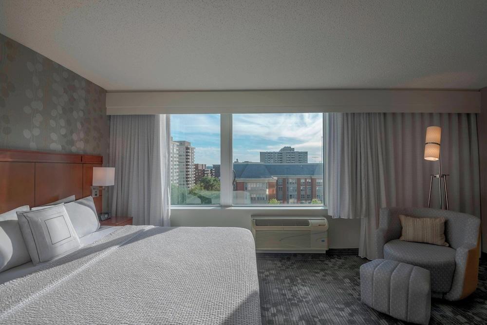 Pet Friendly Courtyard by Marriott Bethesda/Chevy Chase
