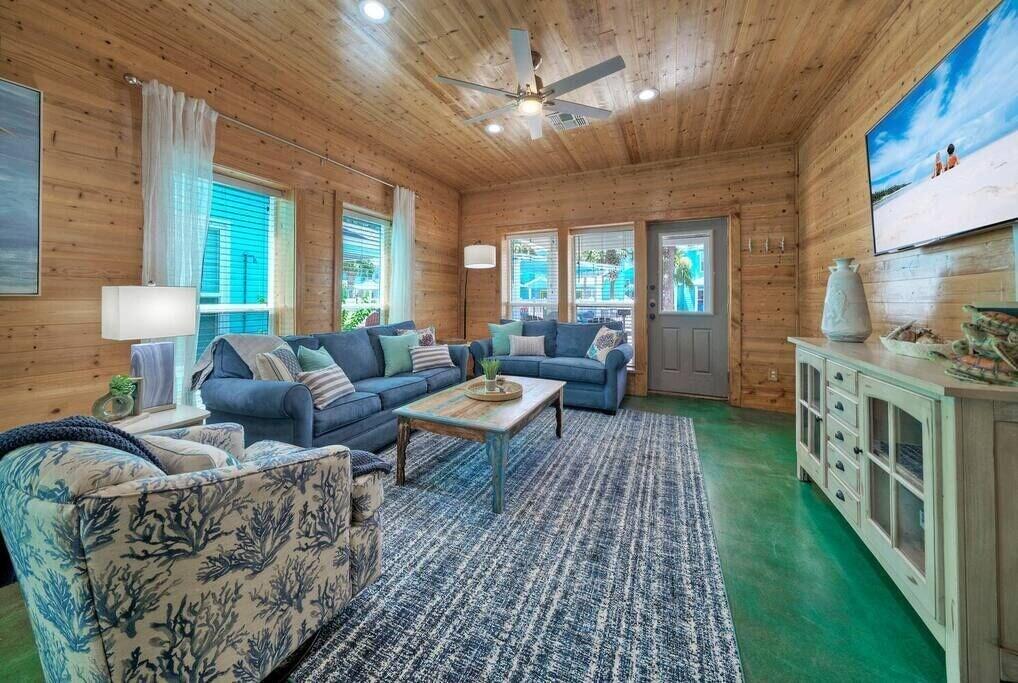 Daiquiri Daze Pet Policy