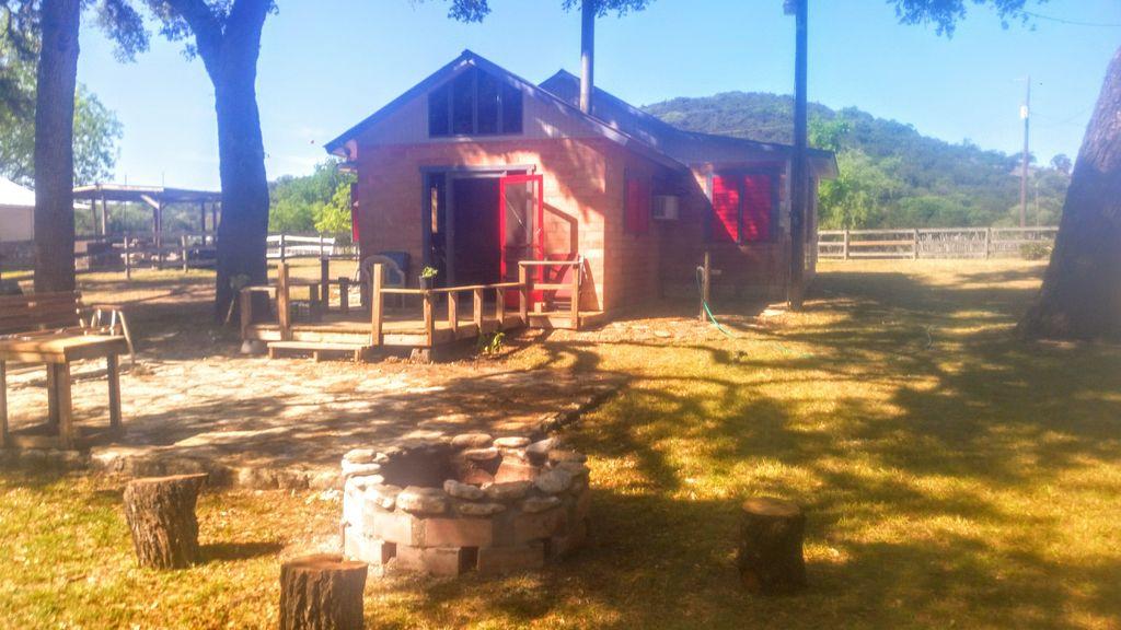 Pet Friendly Vacation Rentals In Leakey Tx Bringfido