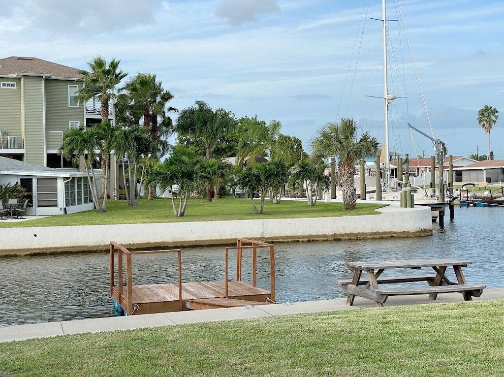 Pet Friendly Waterfront House on Canal with Gulf Access