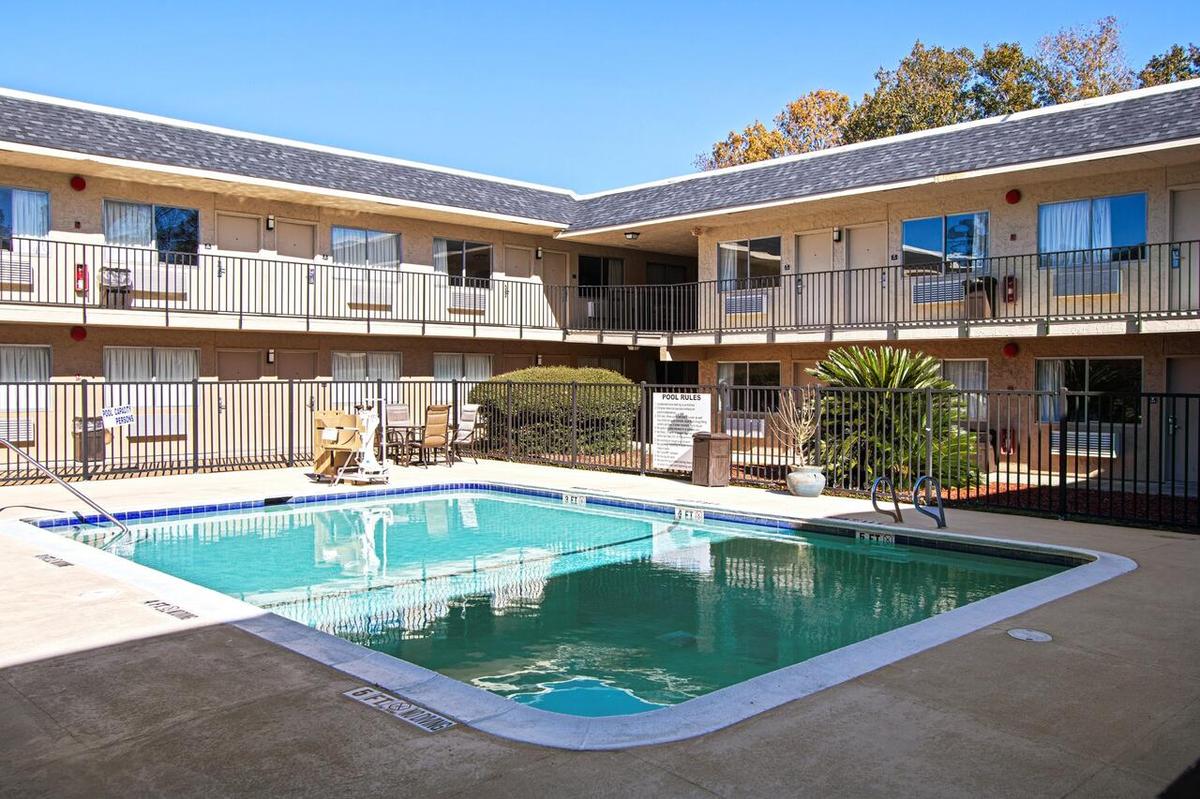 OYO Capital O Hotel Richmond Hill Savannah area I95 Pet Policy