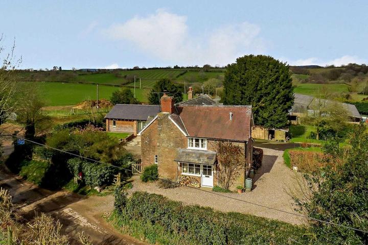 Pet Friendly Lovely Rural Period Home with Self Contained Annex