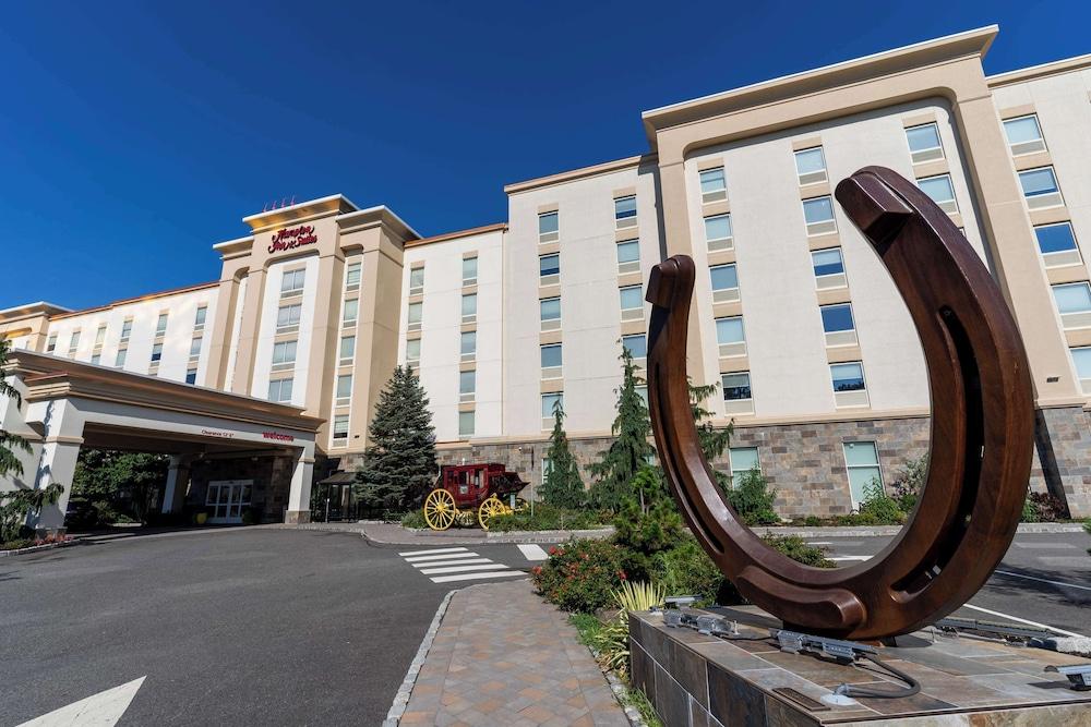 Pet Friendly Hampton Inn & Suites Staten Island