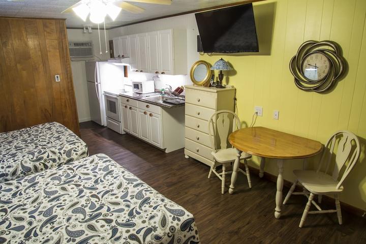 Pet Friendly Fairway Overnight & Extended Stay
