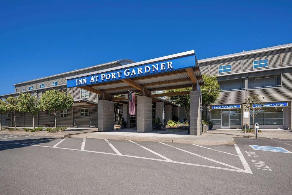 Pet Friendly Inn at Port Gardner-Everett Waterfront Ascend Hotel Collection