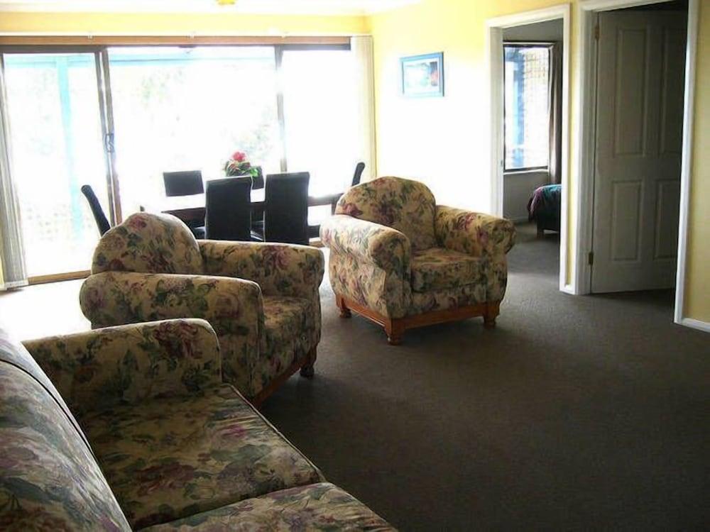 Pet Friendly Sommers Bay Beach House