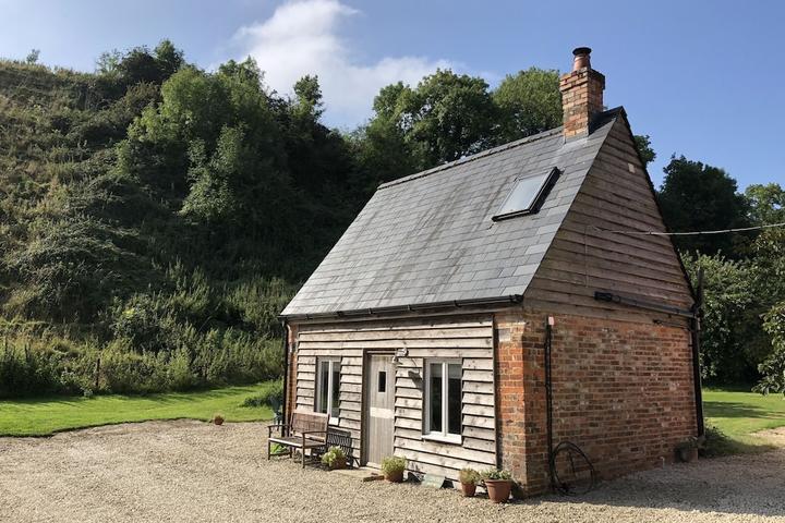 Pet Friendly Charming Cottage with Fabulous Views