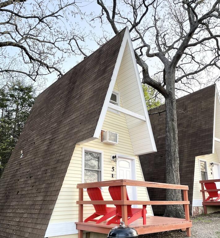 Table Rock Lake AFrame Cabin in Branson Pet Policy