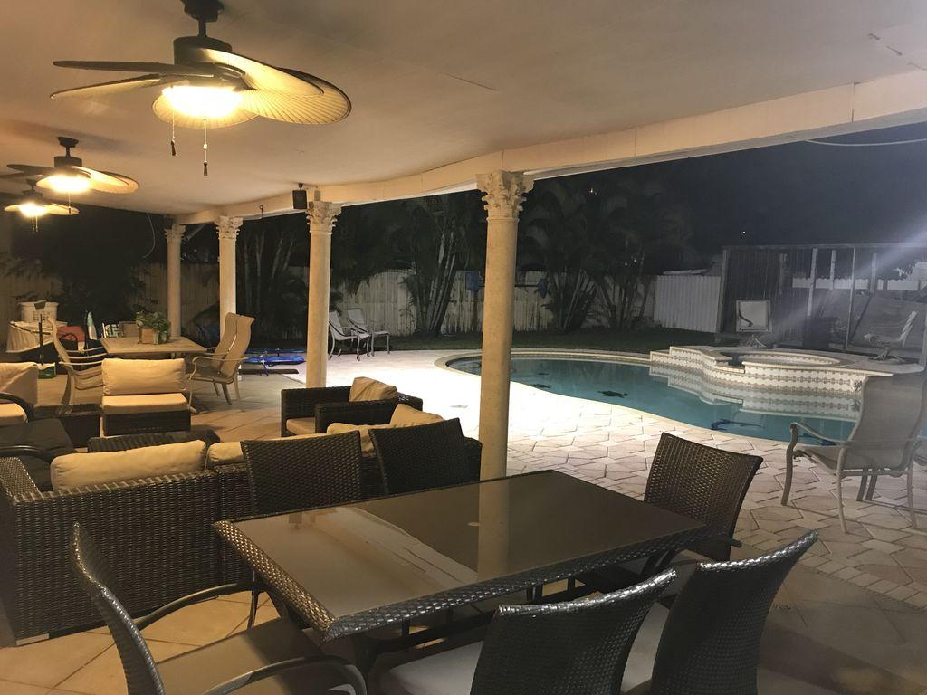 Pet Friendly Full House with Pool & Jacuzzi