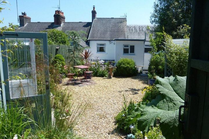 Pet Friendly Artisan's Cottage in Heart of Historic Narberth