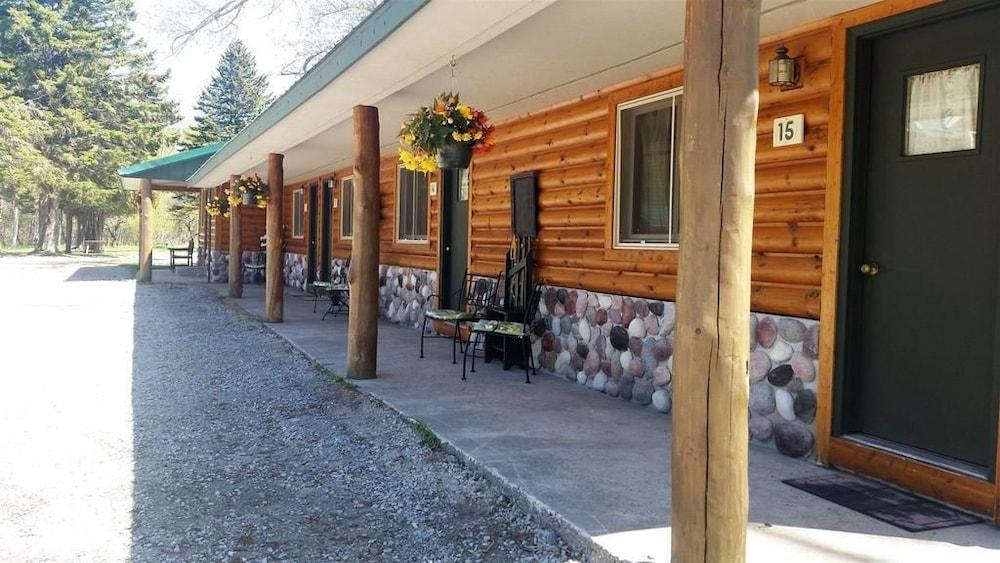 Pet Friendly Hilltop Cabins and Motel