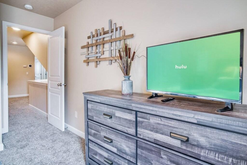 King Bed Townhouse Near Boise Pet Policy