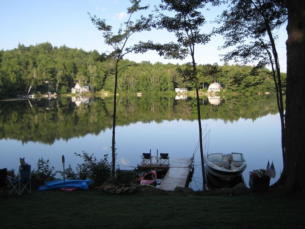 Pet Friendly Wonderful Waterfront Home on Crescent Lake