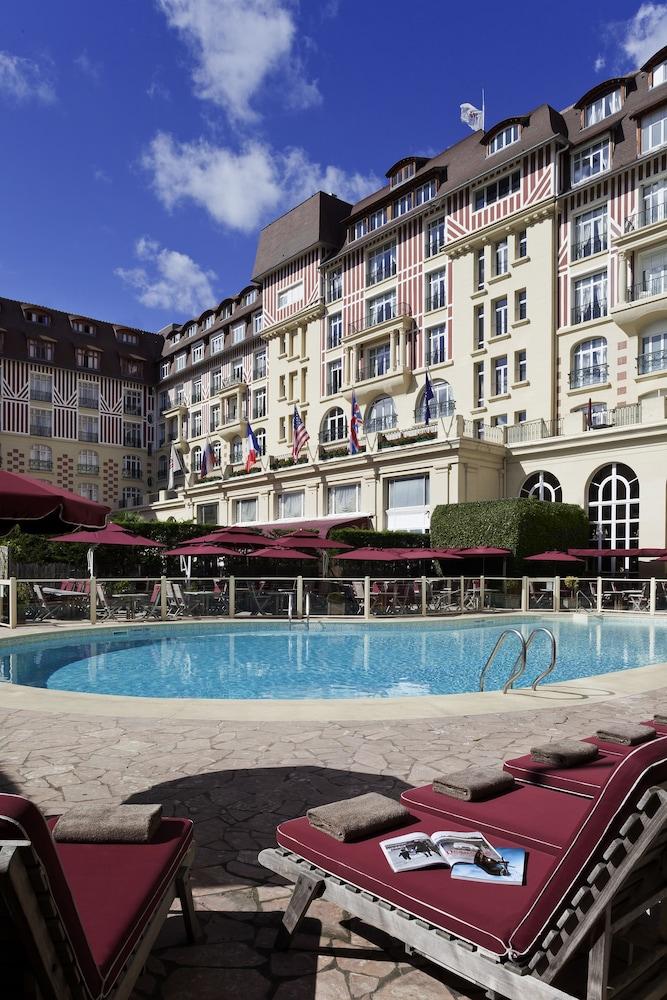 Pet Friendly Hôtel Barrière Le Royal Deauville