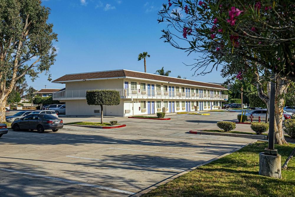 Pet Friendly Motel 6 Temecula CA - Historic Old Town
