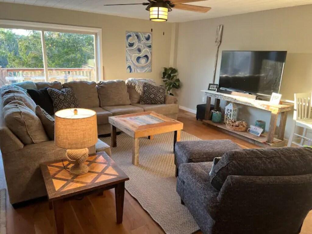 Bulldawg Beach Bunker Pet Policy