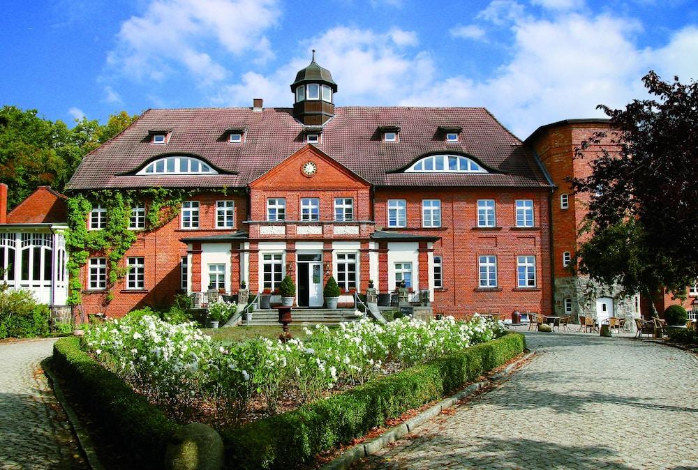 Pet Friendly Schloss Basthorst