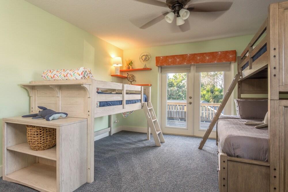 Pet Friendly Wild Blue Yonder Heated Pool Steps to the Beach