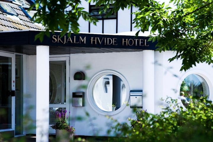 Pet Friendly Skjalm Hvide Hotel