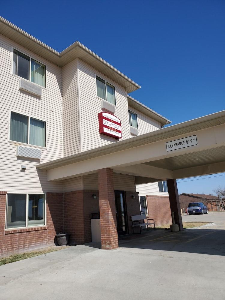 Pet Friendly The Edgewood Hotel and Suites