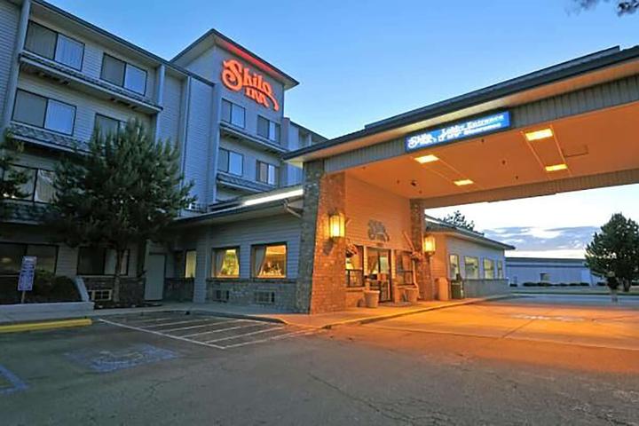 Pet Friendly Shilo Inn Suites Hotel - Nampa Suites - Idaho