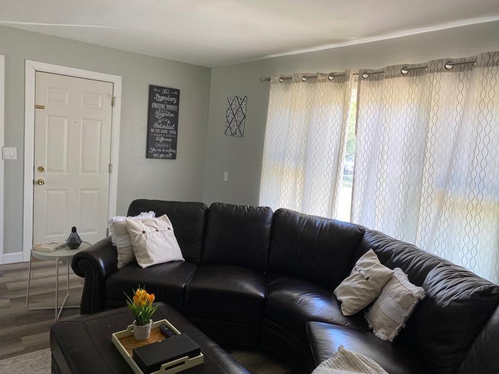 Amazing Townhouse by Highway Pet Policy