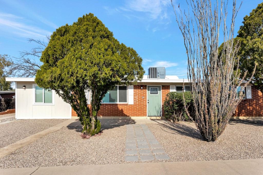 Contemporary & Comfortable Tucson Home Pet Policy