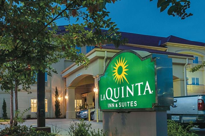 Pet Friendly La Quinta Inn & Suites by Wyndham Slidell - North Shore Area