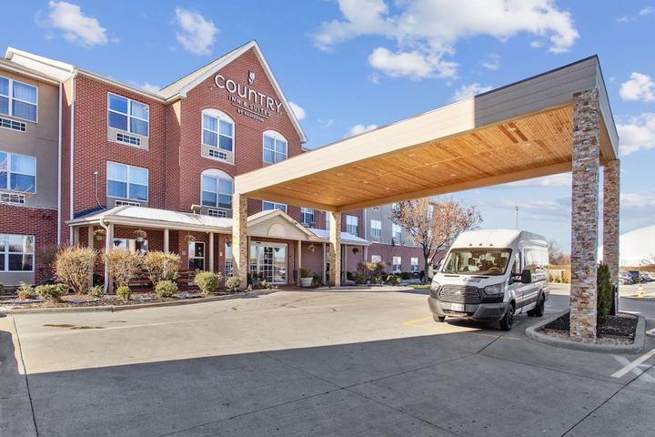 Pet Friendly Country Inn & Suites by Radisson, Chicago O Hare Airport